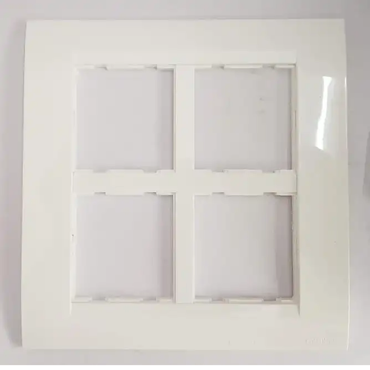 GreatWhite Fiana 8(SQ) Module Cover Plate with Base Frame - White